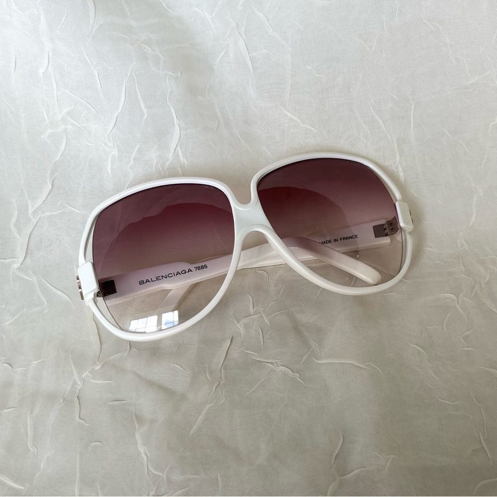 [ ” ▀ ﹏ ▀ ” ]

Vintage 70s Balenciaga Sunglasses - Picture 9 of 17
